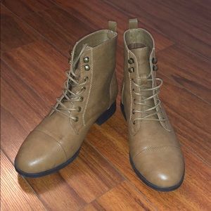 Brown boots, women’s 6, never been worn